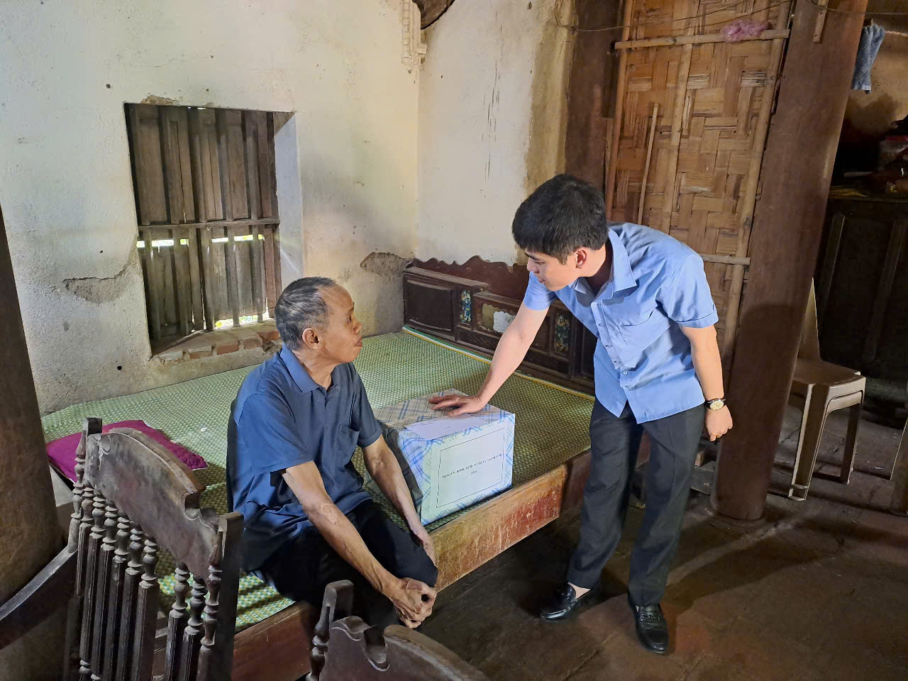 Anh-tin-bai
